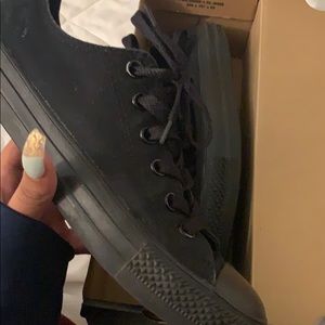 Black low top converse